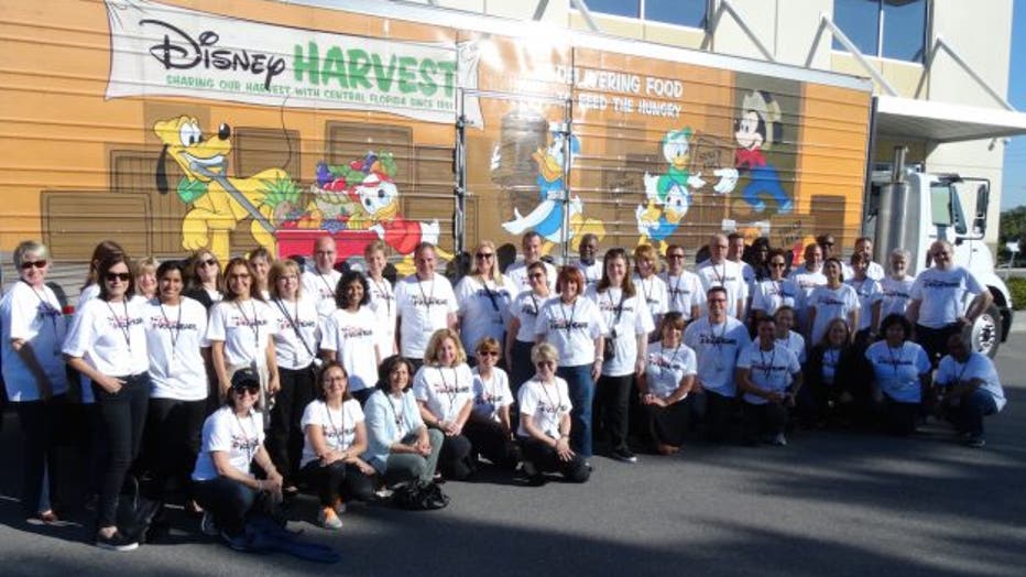 DISNEYPARKS-BLOG-second-harvest-donation-031620.jpg