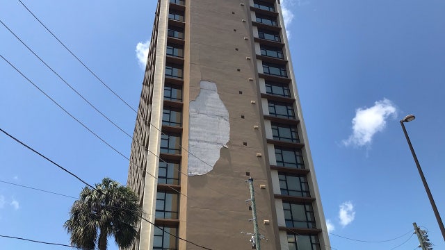Chunks of stucco fall from Clearwater building, slowing traffic