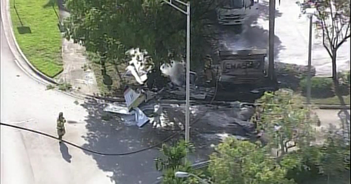 Flight school student dies after small plane crash in South Florida ...