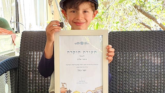 6-year-old boy discovers 3,500-year-old clay tablet depicting ancient captive