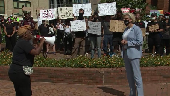 With shouts of 'Go home Jane,' Tampa protesters refuse meeting with mayor