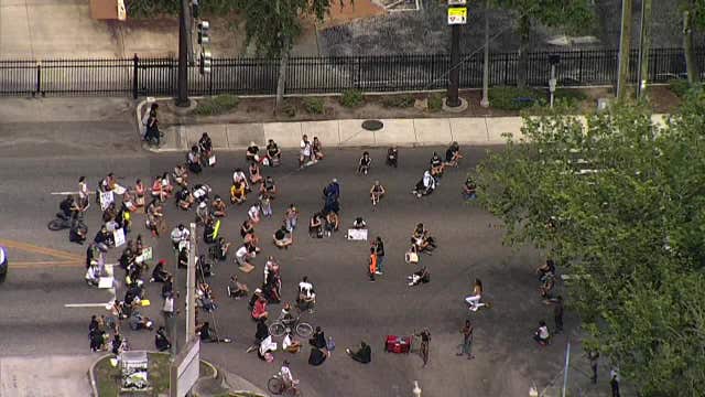 Protesters block roads in St. Petersburg as leaders meet to address public concerns