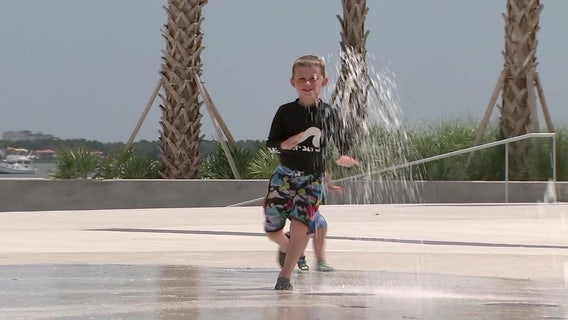 St. Petersburg Pier splash pad helps families beat the heat