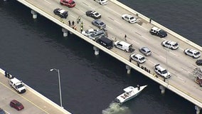 Suspects jump into Tampa Bay after crash on Howard Frankland; 1 found dead, 1 seriously injured