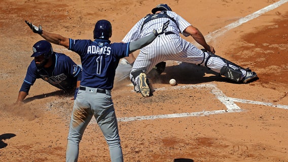 Zunino goes deep, Rays sweep Yanks for 1st in AL East