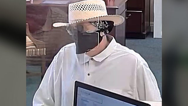 Suspect wanted in Seminole bank robbery