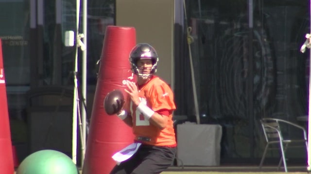 Brady, Bucs look to keep rolling when they meet Bears