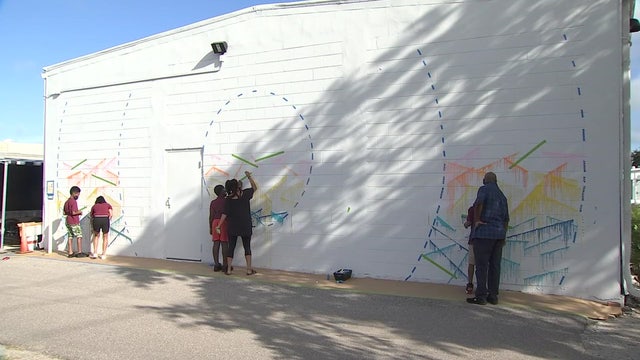Mural artist helps students in St. Pete create mural with lasting impact