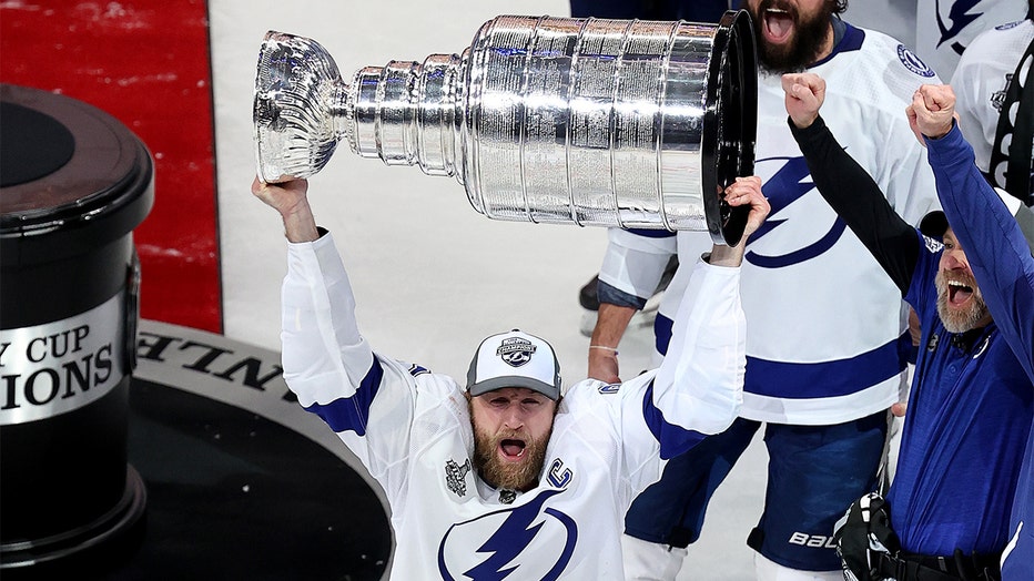 Tampa Bay Lightning Stars Chug Booze Out Of Stanley Cup After Win Over  Dallas