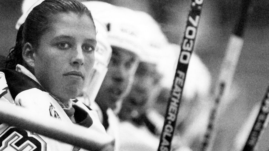 Twenty-six years ago, Manon Rheaume embarked on the ice to keep the  Lightning net. : r/hockey