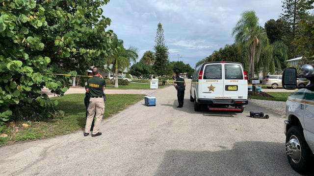 Deputy interrupts 'gruesome' Bradenton stabbing by shooting suspect
