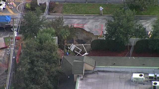 70-foot deep New Port Richey hole continues to grow