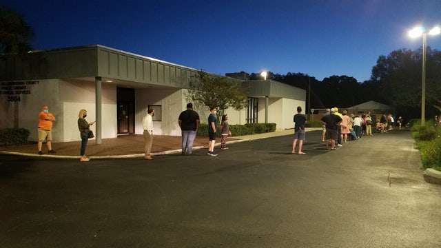 First day of early voting breaks records in Hillsborough and Pinellas counties