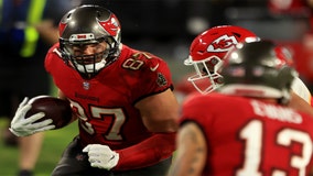 Mahomes, Hill have huge day, Chiefs hold off Buccaneers 27-24