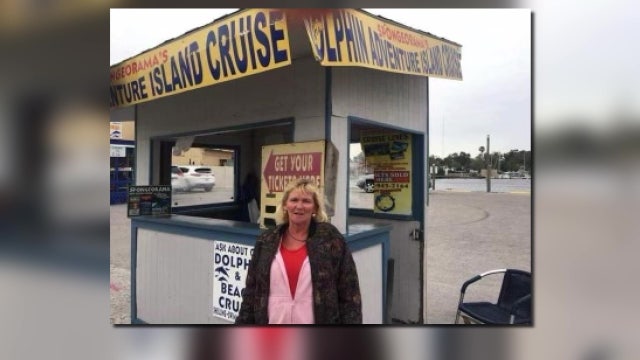 Tarpon Springs police searching for driver that hit, killed former Sponge Dock’s employee
