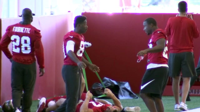 'Excited' Antonio Brown hits the field for first Bucs practice