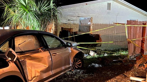Troopers search for driver who fled after crashing into Pasco home, injuring 2 residents