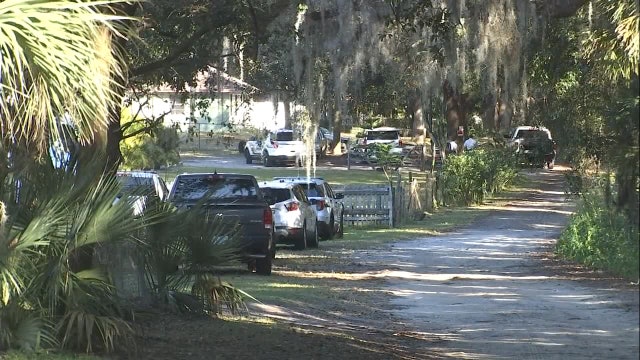 Barricaded subject dead from apparent self-inflicted gunshot wound, deputies say