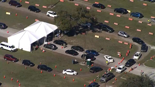 COVID-19 testing sites experience high demand days before Christmas