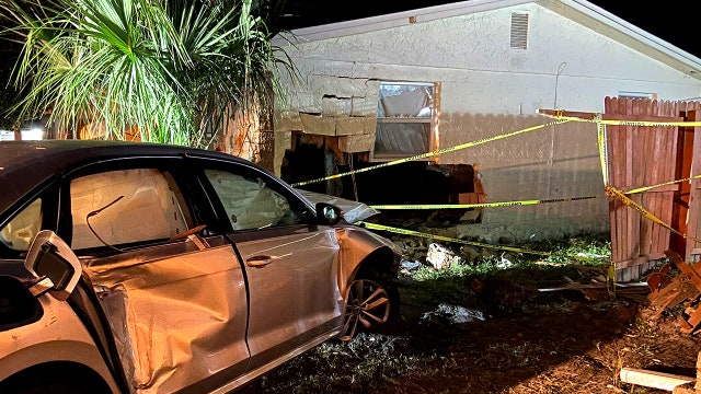 Troopers search for driver who fled after crashing into Pasco home, injuring 2 residents