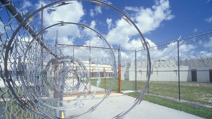 Florida prison guard arrested for allegedly trafficking cocaine to inmates - Vimarsana News
