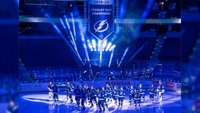 Stamkos has goal, 2 assists as Lightning beat Blackhawks 5-1