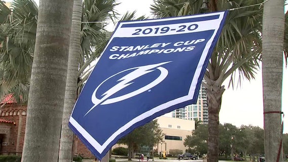 Stamkos, Palat lift Lightning over Blackhawks again