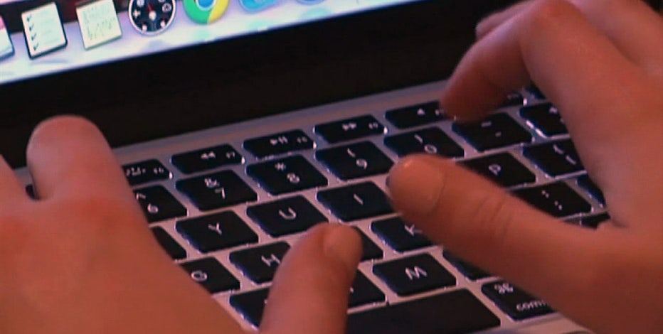 Florida senators back plan to collect online sales taxes
