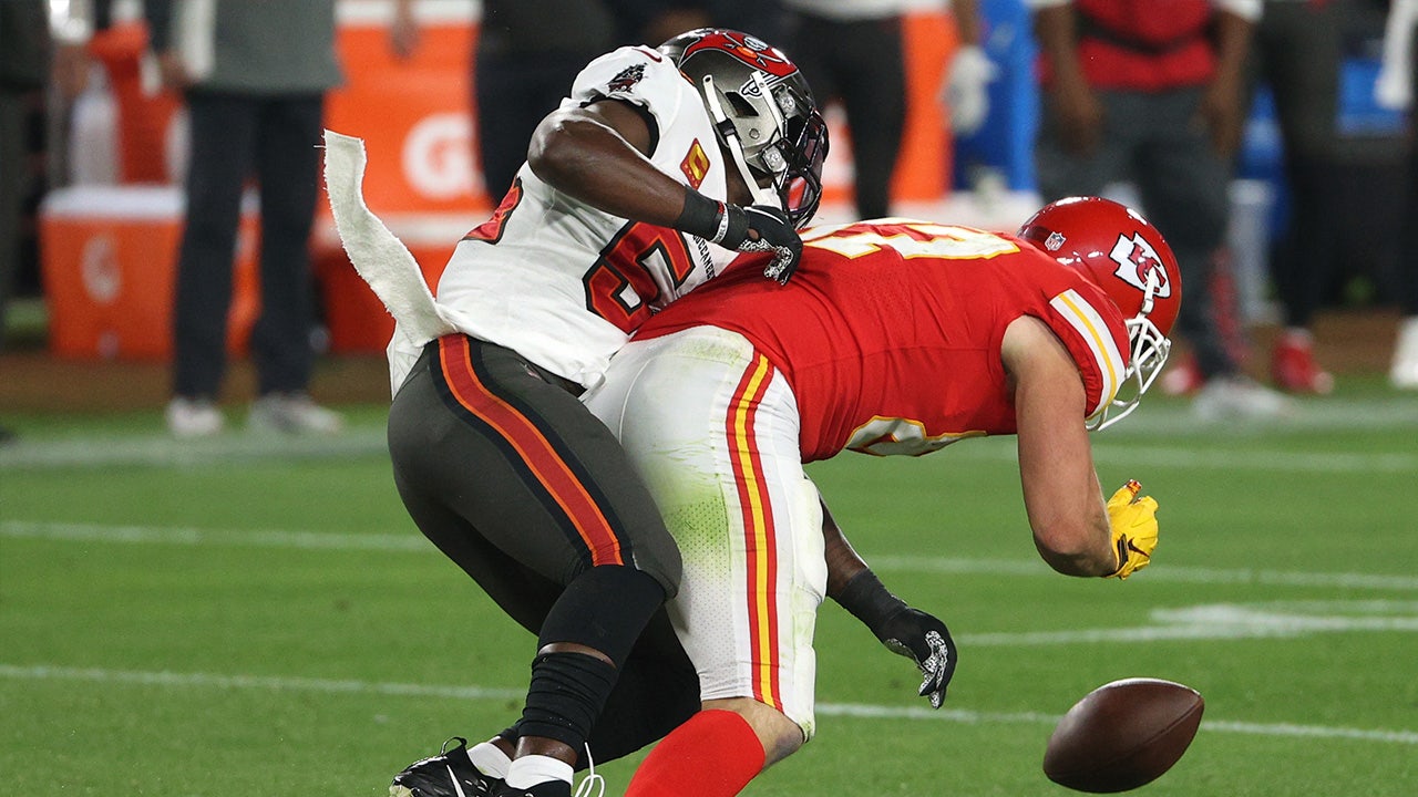 Tampa Bay Buccaneers safety Antoine Winfield Jr. (31) defends