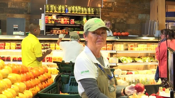 Florida supermarket owner ignores mask mandate, calls pandemic death toll 'hogwash'