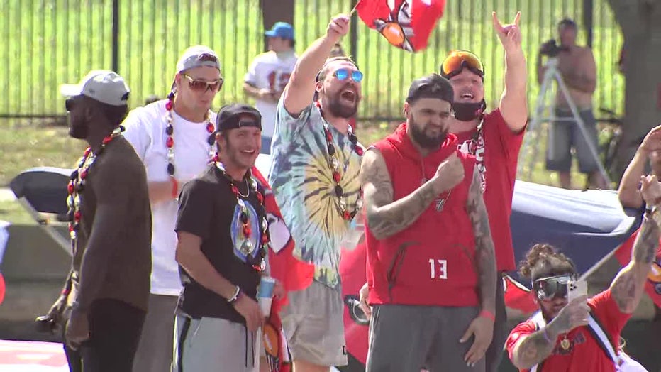 Buccaneers and fans party at Super Bowl boat parade in Tampa