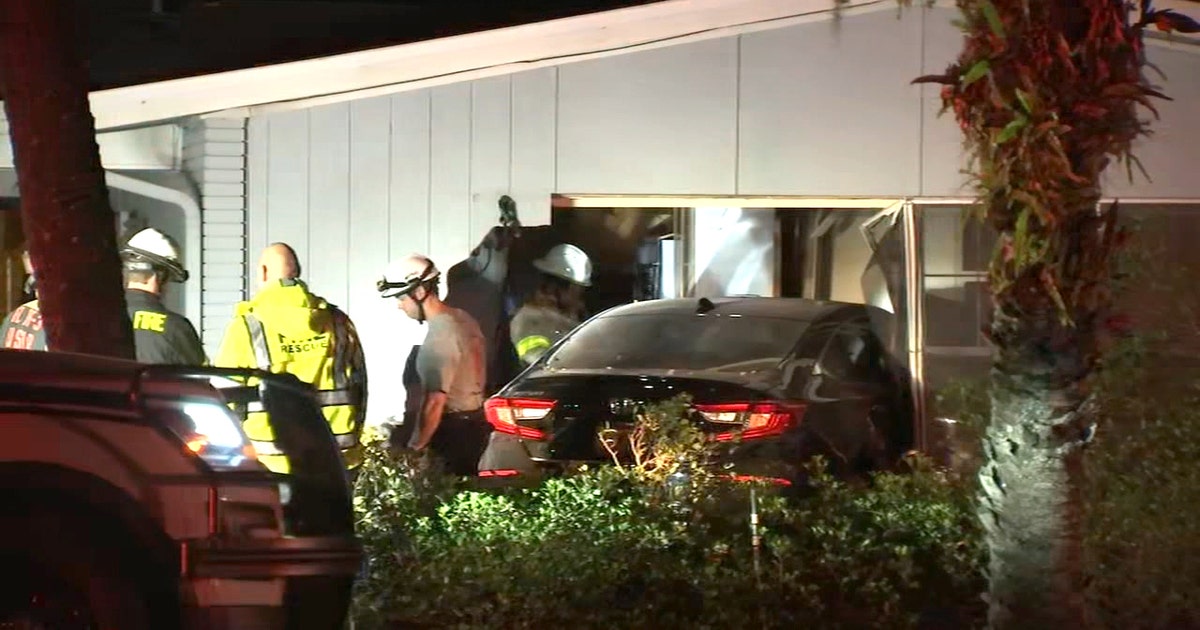 Car crashes into Tampa home | FOX 13 Tampa Bay