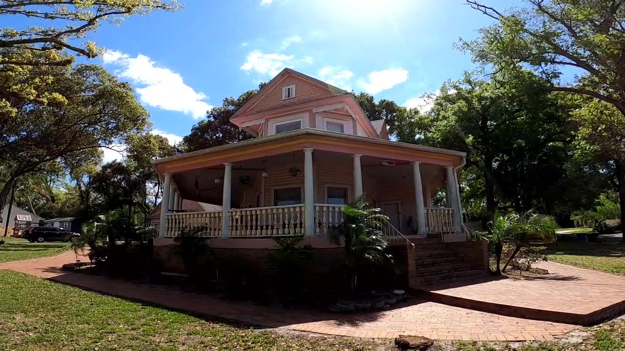 History mystery surrounds pink Lakeland home | FOX 13 Tampa Bay