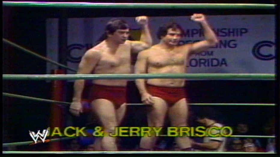 Wrestling Bros Play and become the wrestling champion.