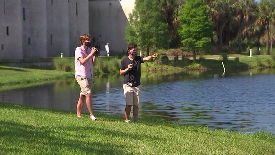 2 Eckerd College students create Audubon chapter on campus to share passion for birds with classmates 