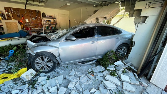 Driver hospitalized after crashing into Land O' Lakes home