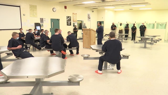 Ex-con turned inspirational speaker devotes life to helping those currently incarcerated