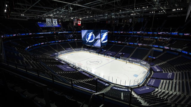Tampa Bay Lightning look to be first team to win Stanley Cup at home since 2015