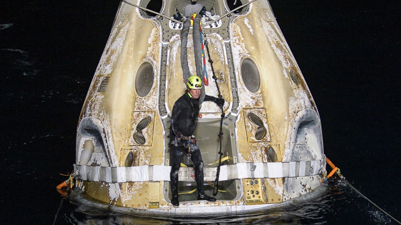 SpaceX Returns 4 Astronauts To Earth In Rare Nighttime Splashdown | FOX ...