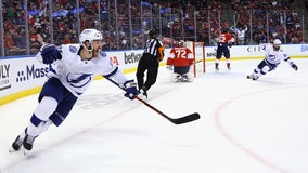 Point scores 2 in 3rd to lift Lightning over Panthers