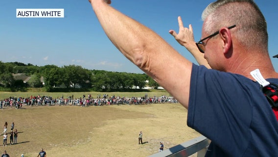 Retiring principal gets flash-mob sendoff
