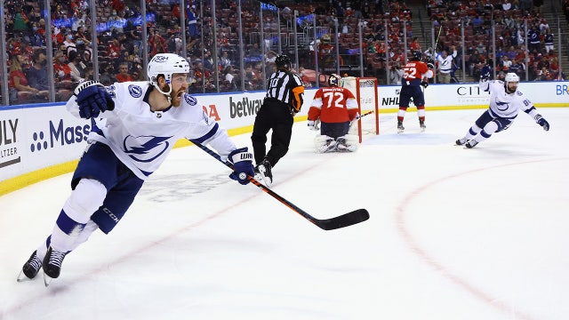 Point scores 2 in 3rd to lift Lightning over Panthers