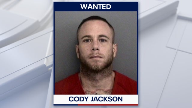 Suspect on the run after gas station clerk shelters woman who escaped kidnapper