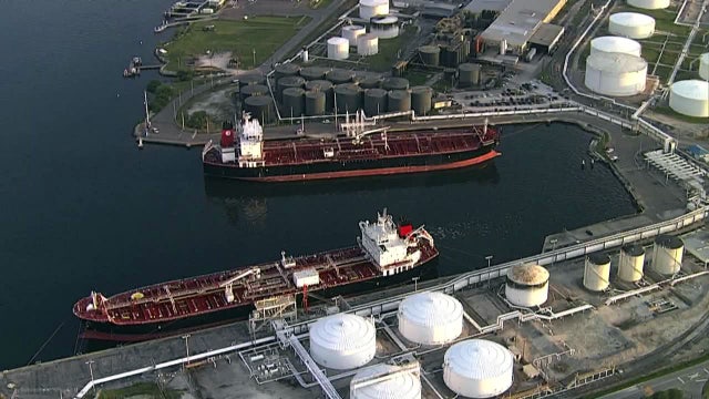 With gas flowing into ports, Florida motorists urged to avoid 'panic buying'
