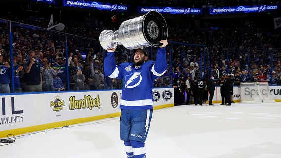 ‘Nine years with No. 9’: Lightning trade Tyler Johnson to Blackhawks for Seabrook