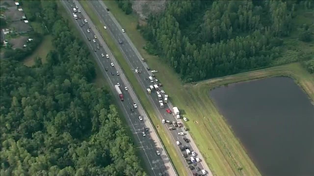 Crash injures 3 adults, 1 child, closes portion of I-75 in Pasco County