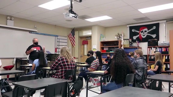 4 of Florida's 5 largest school districts mandate masks, defying DeSantis' executive order