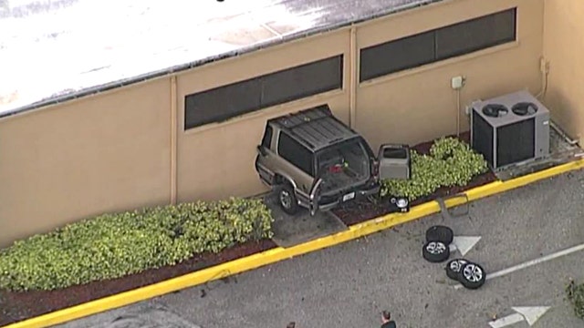 Car crashes into Wells Fargo bank in New Port Richey