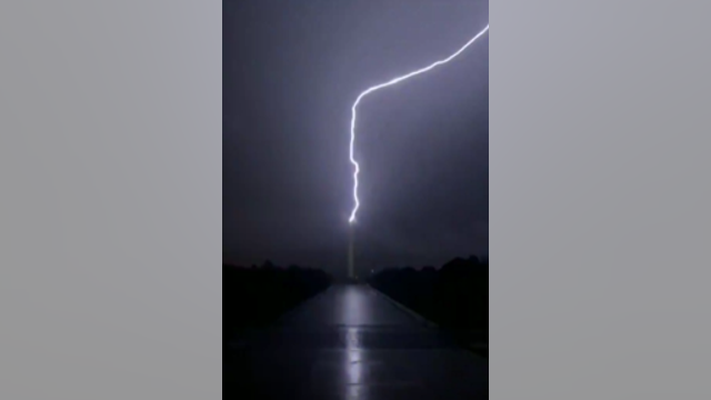 Lightning strike temporarily shuts down Washington Monument