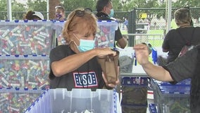 Warrick Dunn invites fans to help fill care packages during Cowboys-Bucs game